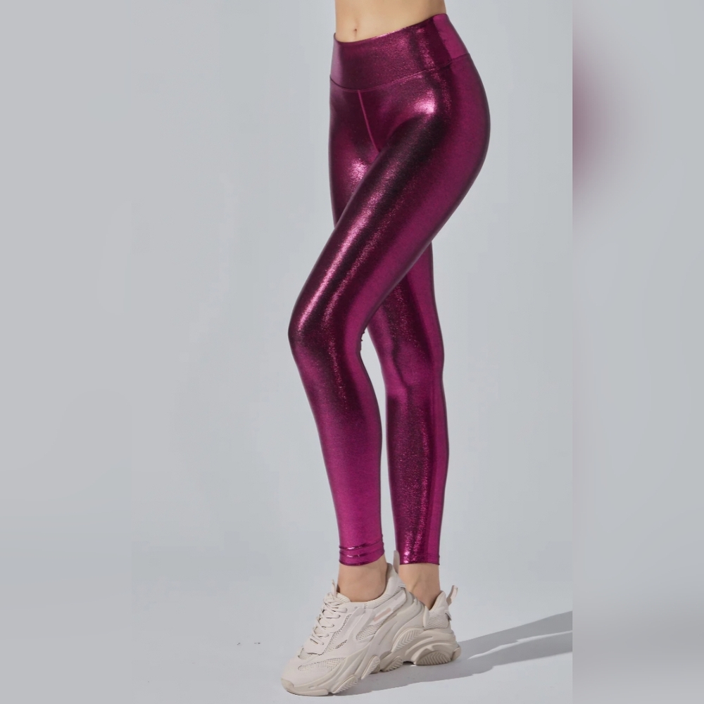 NWT Heroine Sport Marvel Fuchsia Small